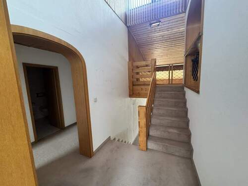 Treppe ins Obergeschoß - 