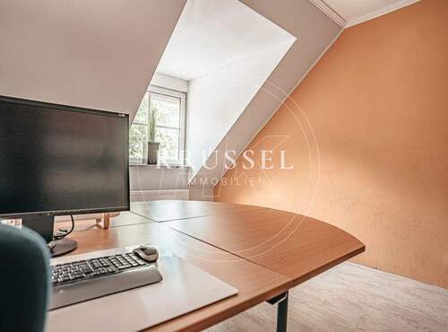 Perfektes Homeoffice mit angenehmer Lichtstimmung - 
