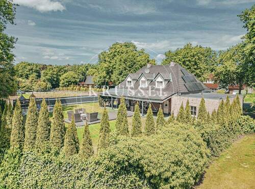 Sonniger Garten mit viel Privatsphäre und Gestaltungspotenzial - 