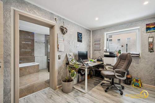 Büro/Ankleide - 