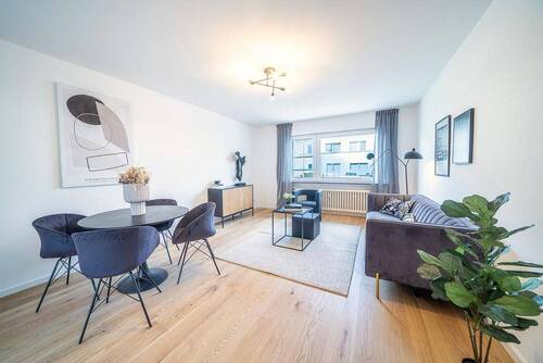 Wohnzimmer hochwertig saniert - Erstbezug: hochwertige & energetische Sanierung - 3-Zimmer-Wohnung mit Garten, Bonn-Ippendorf