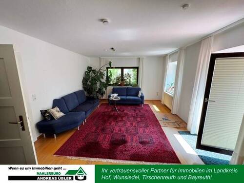 Wohnzimmer - 8 Zimmer Einfamilienhaus zum Kaufen in Selb