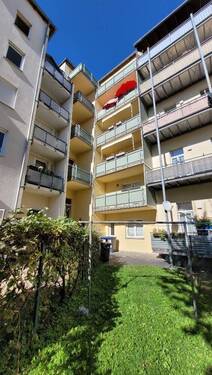 hintere Ansicht Balkone - Etagenwohnung mit 75,00 m² in Plauen zum Kaufen