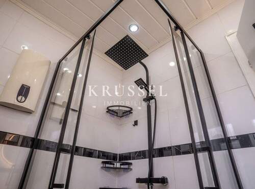 Badezimmer mit Regendusche - 