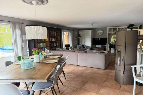 Essbereich und Wohnzimmer - 5 Zimmer Einfamilienhaus zum Kaufen in Tiefenbach