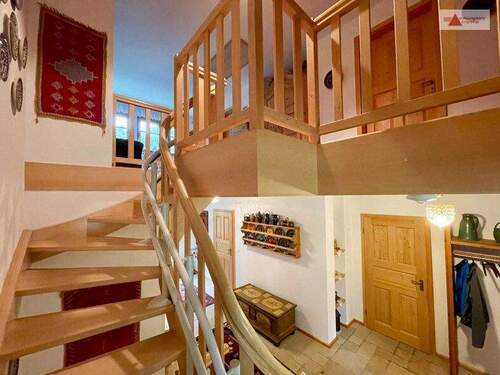 Treppenaufgang ins Obergeschoss - 