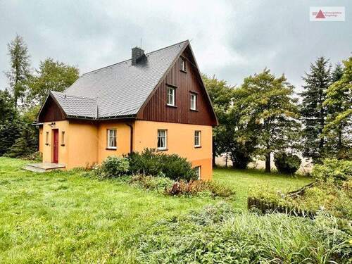 Giebelansicht und Vorhaus - 7 Zimmer Einfamilienhaus in Seiffen/Erzgebirge / Heidelberg