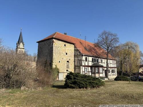 Objektansicht - Mehrfamilienhaus mit großem Grundstück für 153 EURm²