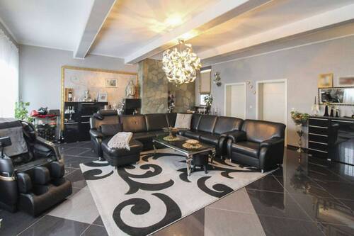 Wohnzimmer(3) - 9 Zimmer Mehrfamilienhaus, Wohnhaus in Lambsheim