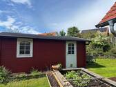 Die Garage vom Garten aus - 
