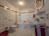 Bad mit Wanne-Bild 1 - 