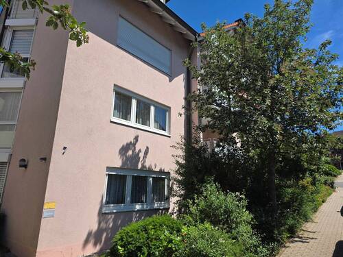 Hausansicht - großzügige 4 Zimmer Wohnung im EG mit Balkon, TG-Stellplatz und Aufzug in Wertheim Hofgarten (Besichtigungstermin beachten!)