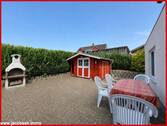 Große Westterrasse mit kl. Gartenhaus - 