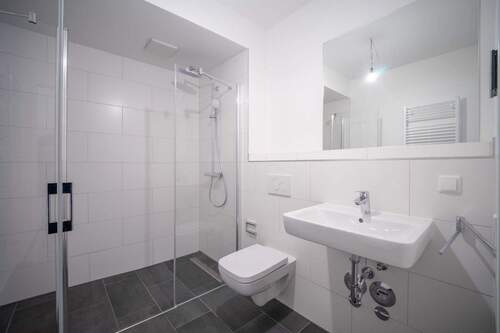 Badezimmer mit Dusche - 