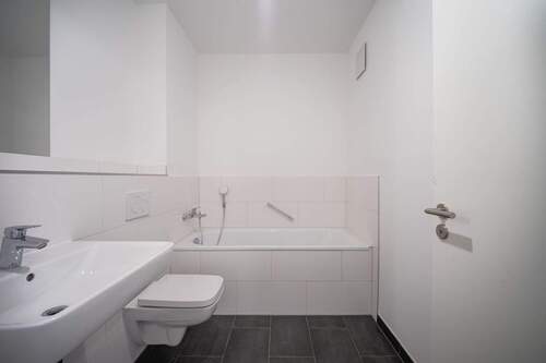 Badezimmer mit Wanne - 