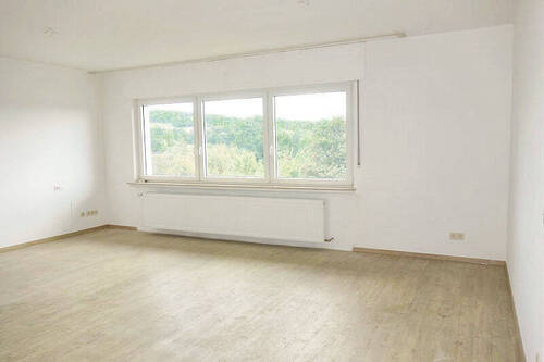 Wohnen Bild 1 - Viel Platz zum Wohnen & Wohlfühlen! Helle Wohnung mit Balkon und Garage!