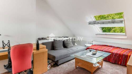 Wohnzimmer 1 - 2 Zimmer Etagenwohnung zum Kaufen in Hannover