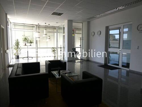 gemeinsamer Eingangsbereich - Büro zur Miete in Brühl