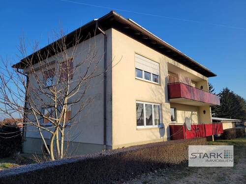 Außenansicht I.jpg - 4,5-Zimmer-Familienwohnung mit 2 Balkonen und Garage in Giebelstadt-Euerhausen! Bezugsfrei!