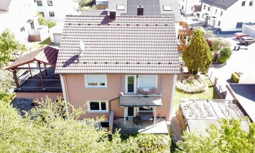 Vogelperspektive Ansicht Südwest - Mehrfamilienhaus, Wohnhaus mit 148,00 m&sup2; in Herzogenaurach zum Kaufen
