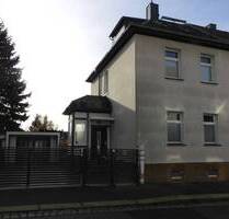 Saniertes Einfamilienhaus mit Einbauküche, Garage und Garten in guter Wohnlage von Reichenbach zu vermieten!