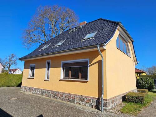 Hofseite Südgiebel.jpg - 5 Zimmer Einfamilienhaus zum Kaufen in Boldekow