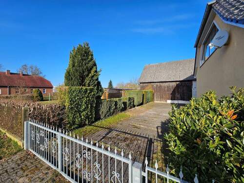 Zweite Hofzufahrt Südwestseite .jpg - Einfamilienhaus mit 135,00 m&sup2; in Boldekow zum Kaufen