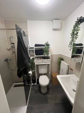 Modernes Badezimmer - Etagenwohnung mit 50,00 m&sup2; in Bruchköbel zur Miete