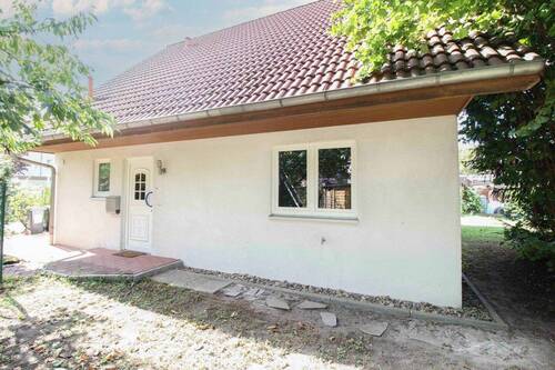 Eingang zum Haus - 4 Zimmer Einfamilienhaus in Sehnde