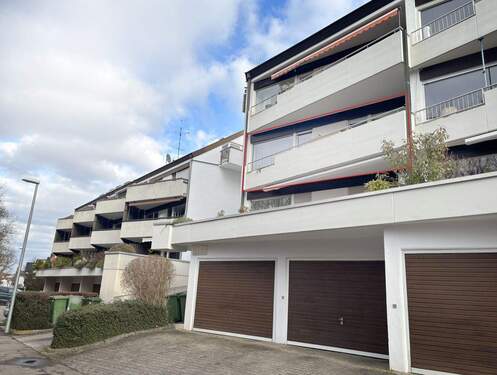 Hausansicht - Sonnige 3-Zimmer Wohnung in schöner Lage