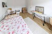 Schlafzimmer II OG - 
