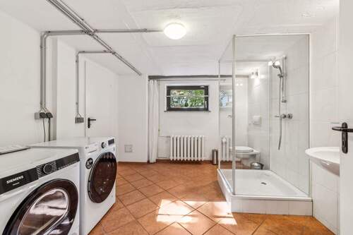Badezimmer im Untergeschoss - 