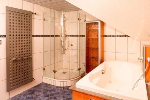 Das Familienbad unten - 