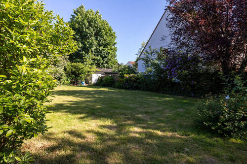 Baugrundstück - *** BAUGRUNDSTÜCK in HINTERLAGE mitten in DEICHHORST - GARAGE mit ANBAU ist bereits vorhanden ***