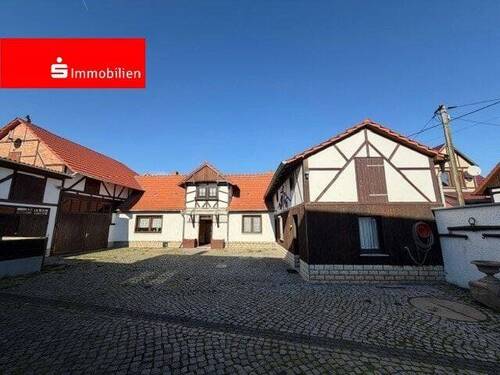 Hofansicht - 6 Zimmer Einfamilienhaus zum Kaufen in Erfurt
