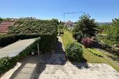 Aussicht auf den Garten - Einfamilienhaus mit 86,00 m&sup2; in Stuttgart zum Kaufen