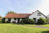 Ansicht vorn - 6 Zimmer Mehrfamilienhaus, Wohnhaus zum Kaufen in Westerdeichstrich