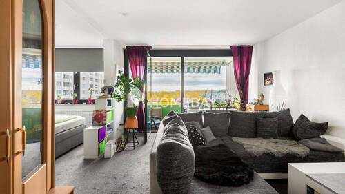 Wohnzimmer 1 - Kompakt wohnen und groß genießen in Gonsenheim: 1-Zimmer-Wohnung mit Loggia