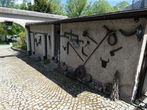 Wirtschaftsgebäude mit getrennter Toilettenanlage - 