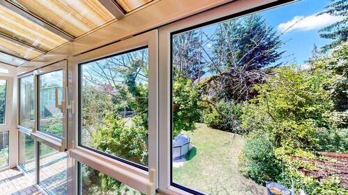 OG - Wintergartenbalkon-Ausblick in den Garten - 