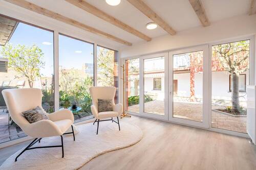 Hell und offen - 1 Zimmer Mehrfamilienhaus, Wohnhaus in Breisach am Rhein