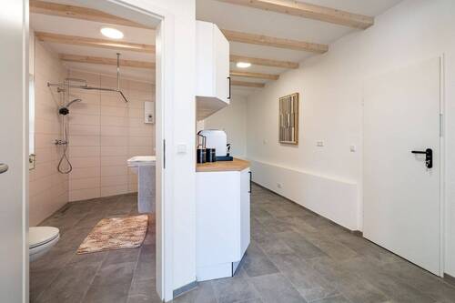 Bad, Küche, Zugang Garage - 