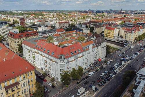 Luftbild Fassade - Stilvolle 4-Zimmer-Erdgeschosswohnung mit Gartenfläche im Herzen Berlins (2019 modernisiert)