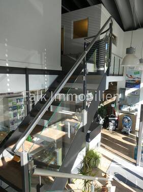 Treppe zur Galerie - 