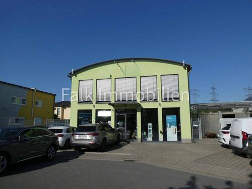 Außenansicht m. Parkplätzen - Büro zur Miete in Ketsch