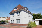 656 Vorderseite - 7 Zimmer Mehrfamilienhaus, Wohnhaus in Westerstede