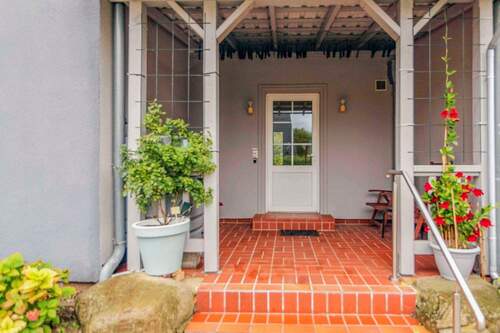 Hauseingang - Etagenwohnung mit 81,50 m² in Lancken-Granitz zum Kaufen