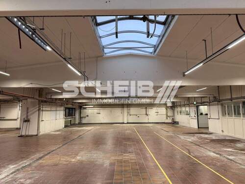 Halle mit Fliesenboden - 