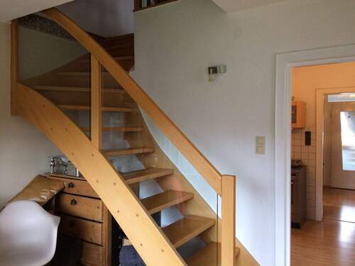 Treppe zum ausgebauten Spitzboden - Doppelhaushälfte mit 175,00 m&sup2; in Dortmund zum Kaufen