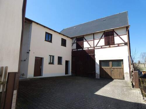 Ansicht Verbindungsbau mit Scheune / Innenhof - 9 Zimmer Einfamilienhaus in Saalburg-Ebersdorf